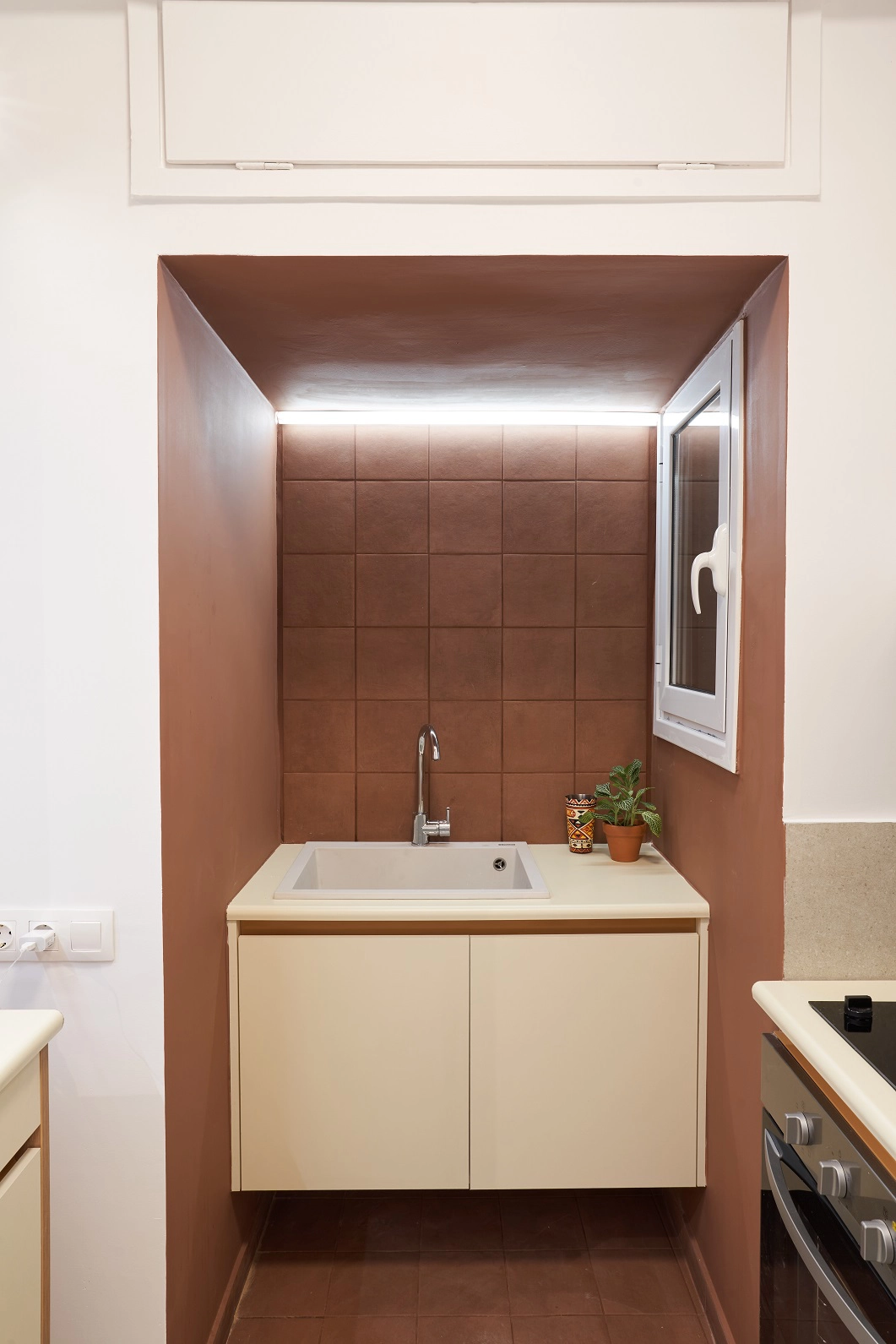Front view of the kitchen's sink